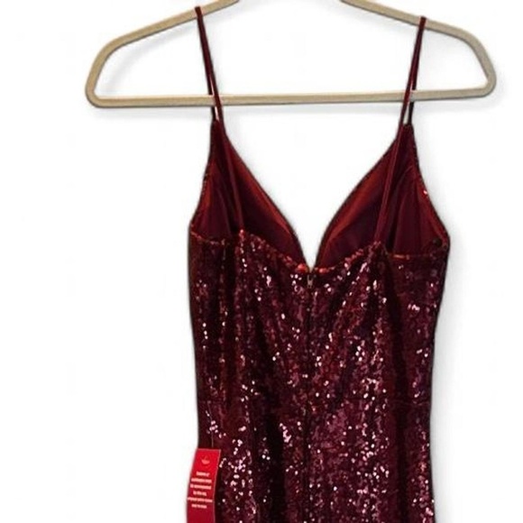 ✨ NWT B. Smart Burgundy Sequin Formal Gown – Junior’s Size 9/10 ✨ - Picture 8 of 10